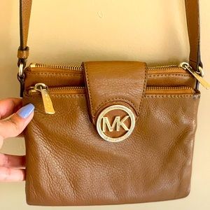 🛍️Michael Kors small-size tan crossbody